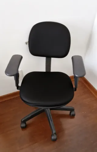 Cadeira de escritório usada