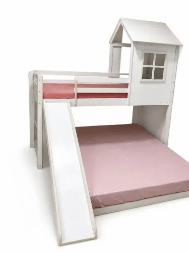 Beliche Casal Montessoriano Family com Escorregador
