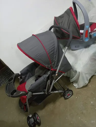 Carrinho de bb + bb conforto 