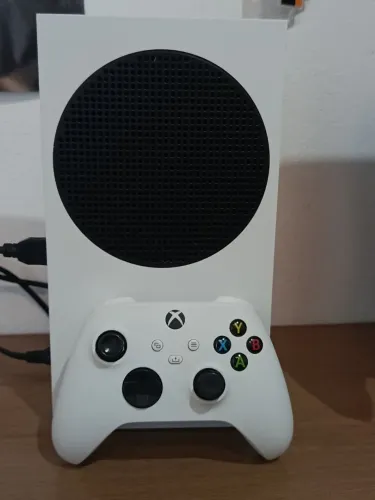 Xbox series s com dois controles