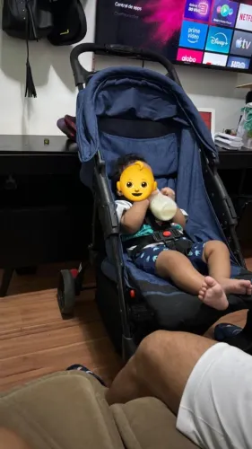 Carrinho de bebê dobrável com bebê conforto - COSCO