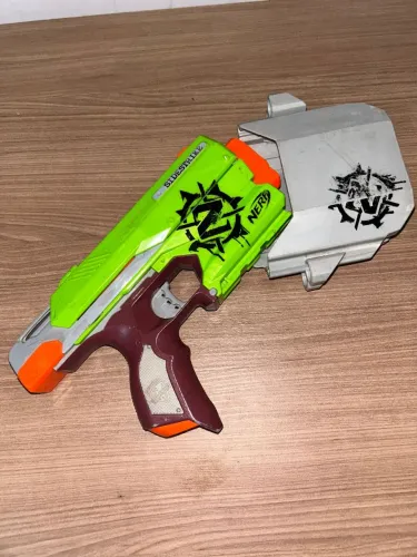 Lançador Nerf Zombie Strike Sidestrike com Coldre Original - Usada