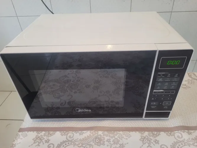 Microondas Midea 20L 220V Excelente
