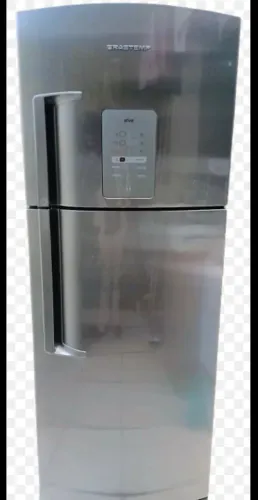 Geladeira semi nova em perfeito estado de uso