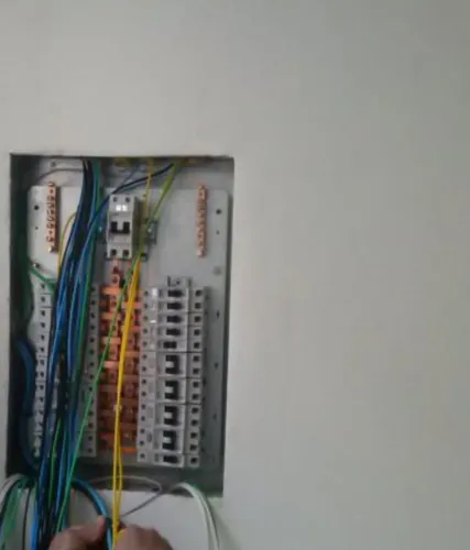Precisa de ajudante área construção civil 
