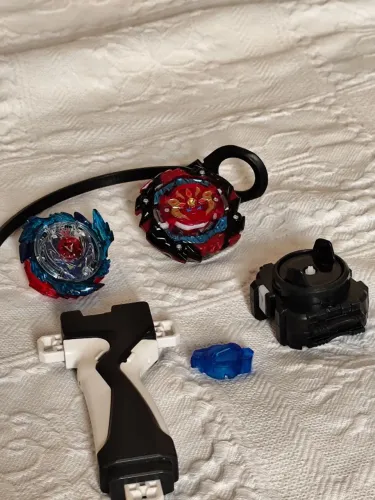 Beyblade stryk valtryek e astral spryzzen com lançador