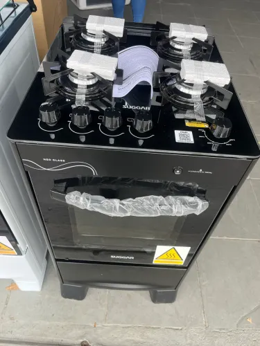 Fogão 4 bocas preto com mesa de vidro