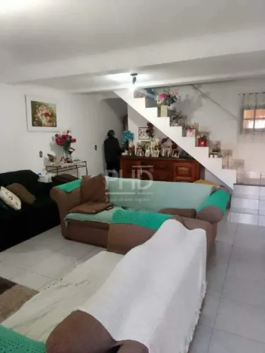 Sobrado residencial à venda em Santo André - Parque Gerassi | 3 dorms, 1 suíte e 6 vagas