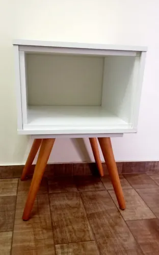 Mesa com Nicho (com pés palito)