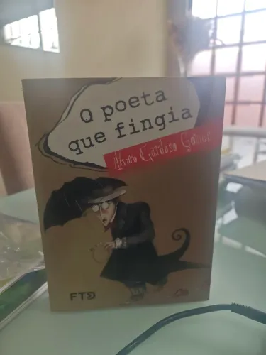 Vendo livro O poeta que fingia - autor Álvaro Cardoso Gomes - editora FTD