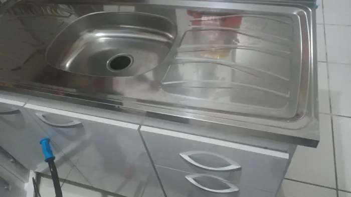 Vendo pia de alumínio balcão branco nunca usado ou troco fogão em bom estado 