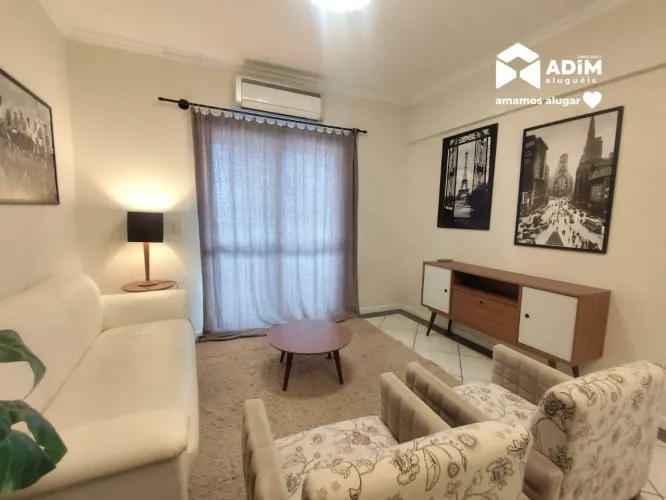 Apartamento de 2 quartos com sacada no centro de Balneário Camboriú - SC