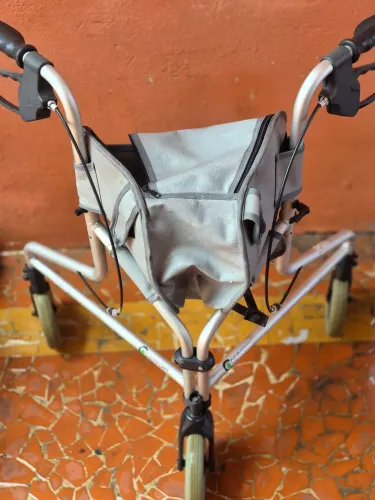 Andador para idosos três pontas com bolsa