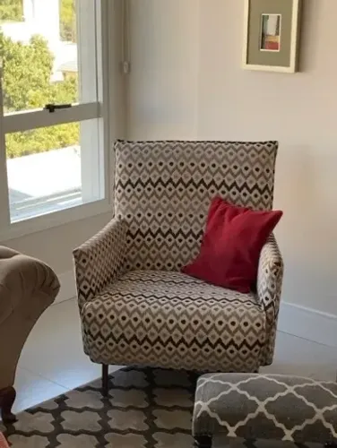 Poltronas em padrão geométrico