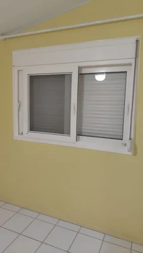 Conjunto de 6 janelas em PVC com vidro e persiana de alta qualidade