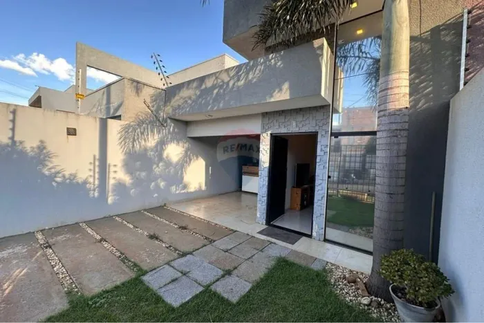 CASA COM MOVEIS PLANEJADOS E PLACAS SOLAR NO UNIVERSITARIO
