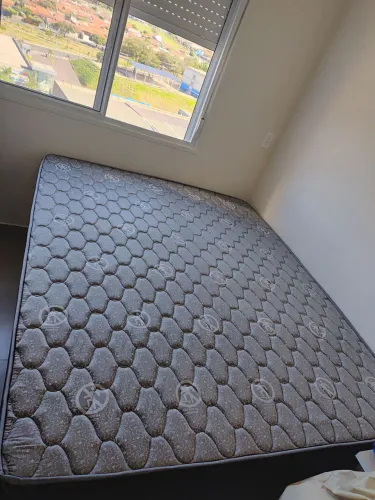 Cama Box Queen + Colchão Queen - Excelente Estado - R$ 1000