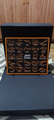 Quadro Fórmula 1 com suporte - Pistas 2026
