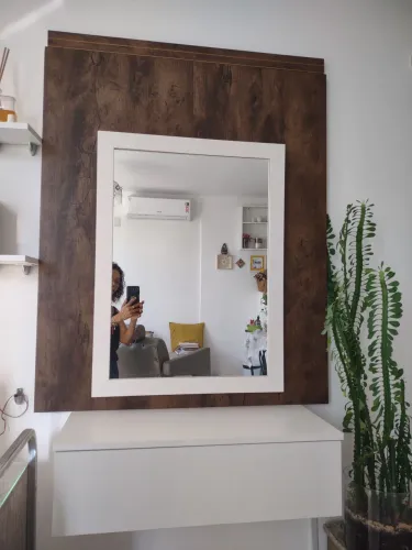 Painel com espelho e gaveta
