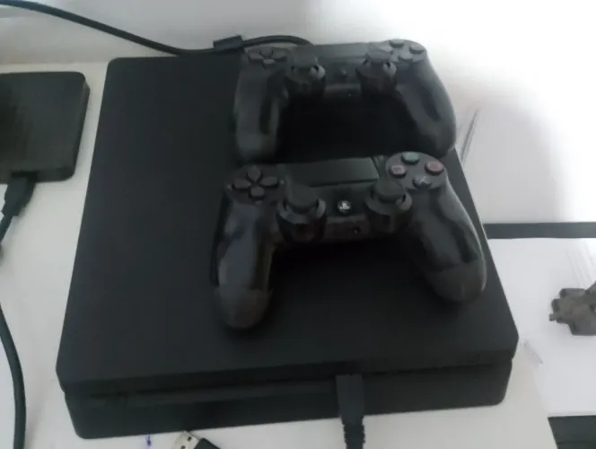 PS4 1 tbm com 2 controles desb com golhH