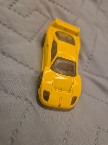 Hotwheels ferrari f40 amarela