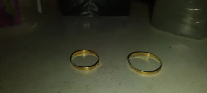 Vende -se aliança ouro 18k