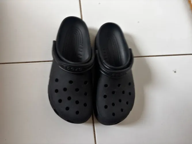 Chinelo Crocs Preta Tamanho 41