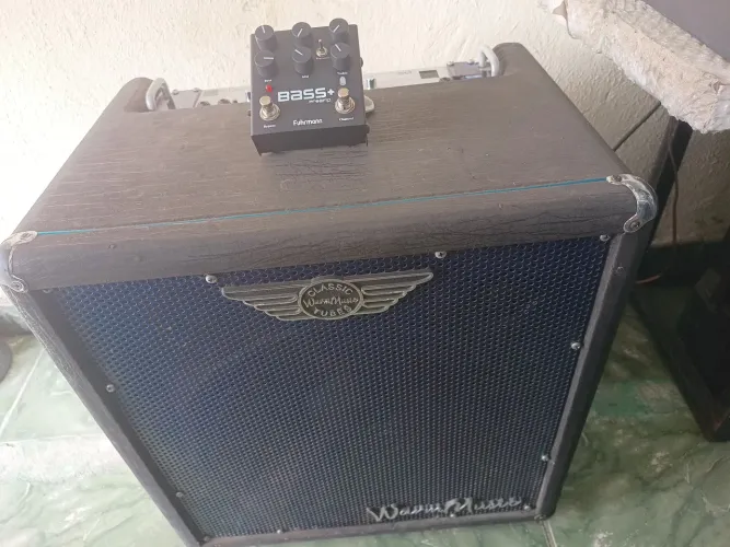 Amplificador Warm music Bass 15'/240 wts/ acompanha o pré da Fuhrmann 