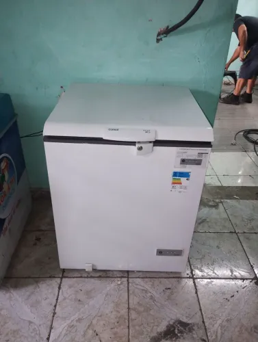 Vendo este freezer Consul pequena de 275 litros 