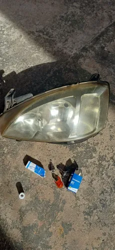 Farol CORSA frete Montana lado motorista 