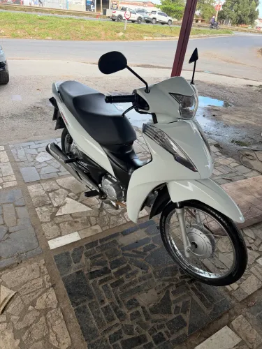Honda Biz 110i Branca 2024 - Apenas 8.799 km - Impecável R$ 13.800,00
