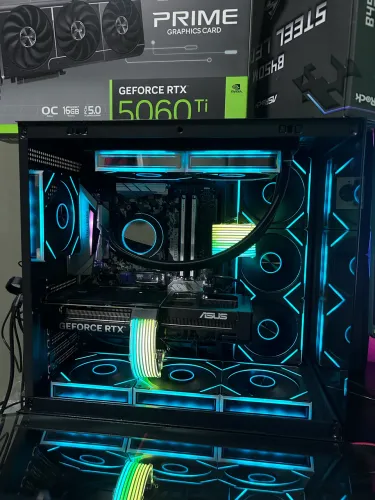 PC GAMER RYZEN 7 5700X3D + RTX 5060 TI 16GB