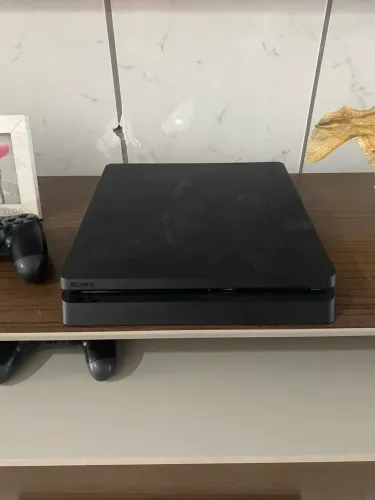 Vende-se PlayStation 4 + jogos