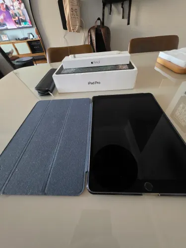 Apple Ipad Pro 10,5" 2018 com Apple Pencil + Capa + Estojo