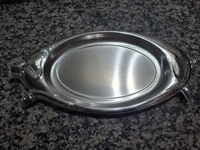 Bandeja inox Wollf em forma de porco