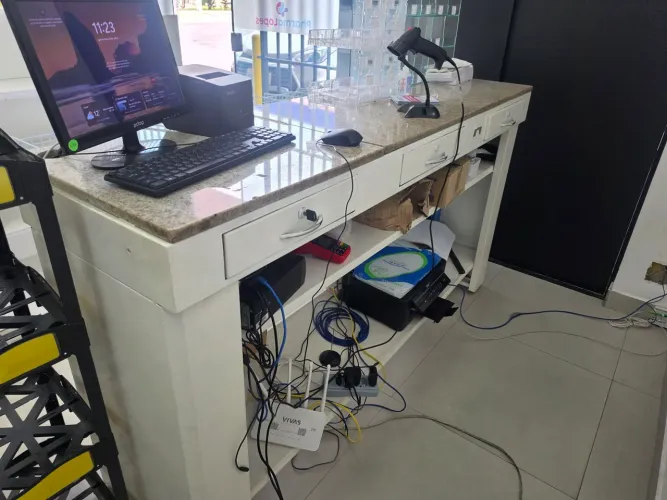 Vendo móveis para comércio em geral