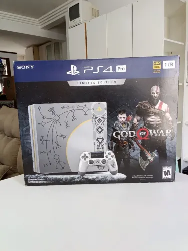 Vendo Playstation 4 Pro 1TB Edição God of War Firmware 10.71 - Semi novo