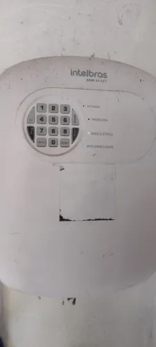 Central de alarme Intelbras ANM 24 net acompanha; 1 sirene e 2 sensores de movimentos