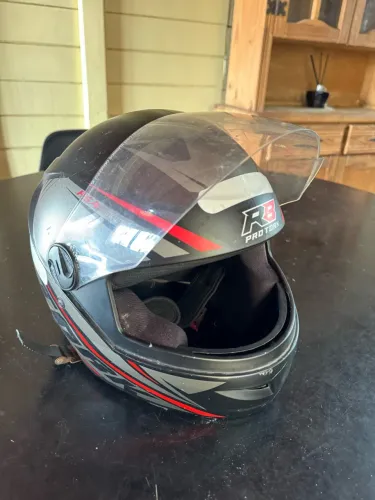 capacete preto