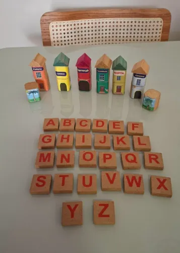 Jogo educativo em madeira