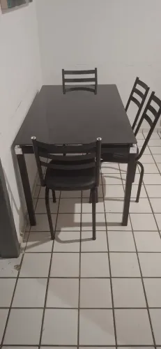 Vendo mesa de vidro com 5 cadeiras