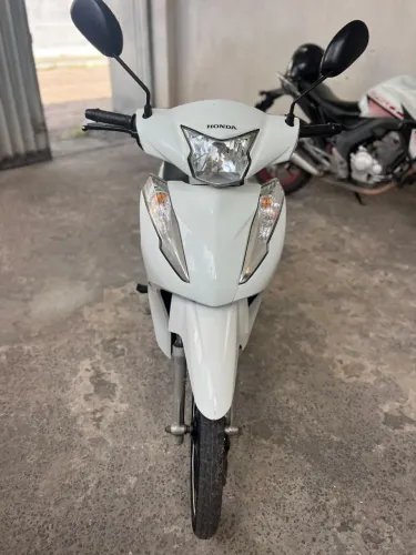 Moto bem conservada