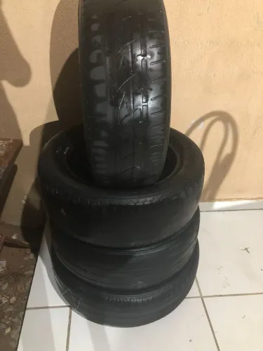 VENDE-SE 4 PNEUS ARO 15 USADOS