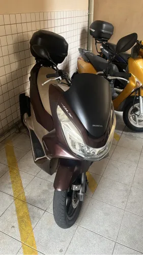 Pcx em ótimo estado e revoada na Honda.
