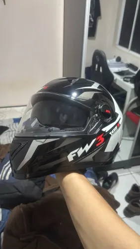 Capacete FW3 star novo para troca