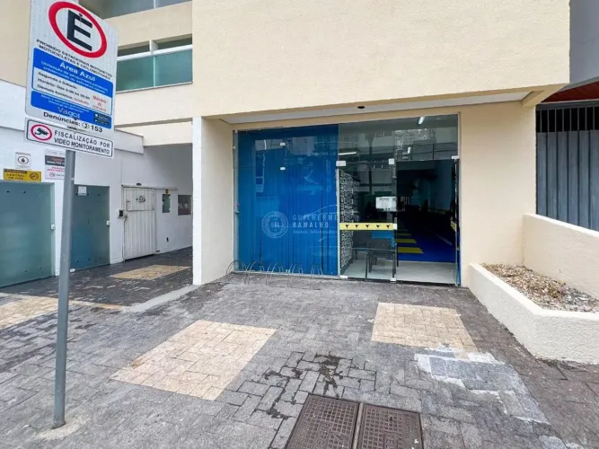 Sala comercial de rua com 120m² à venda no Centro de Balneário Camboriú