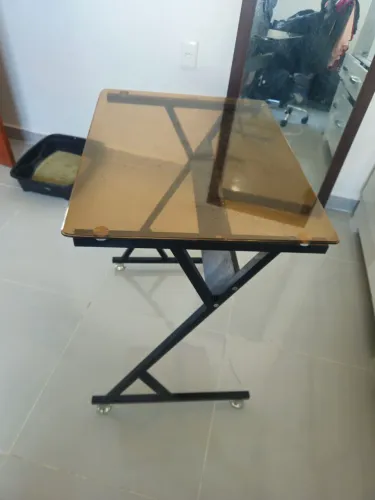 Escrivaninha de vidro