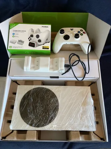 XBOX 360 séries S com controle e carregador de controle