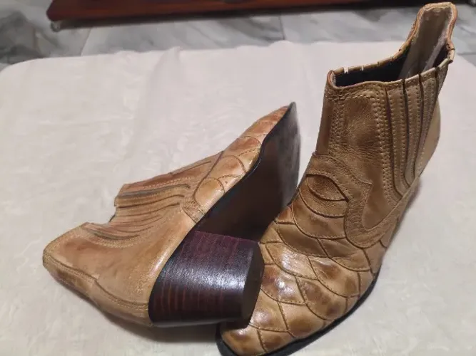 Bota em Couro Texana Escamada Unissex - Tamanho 37