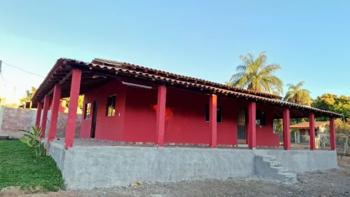 Casa Nova em Curralinho - Terreno de 1.700 m², 146 m² Construídos, Ampla Varanda e Córrego
